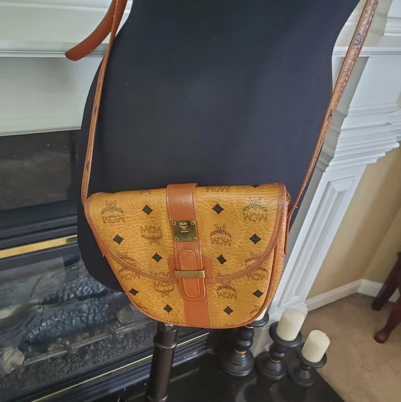 AUTHENTIC VTG MCM Crossbody - Picture 2 of 8